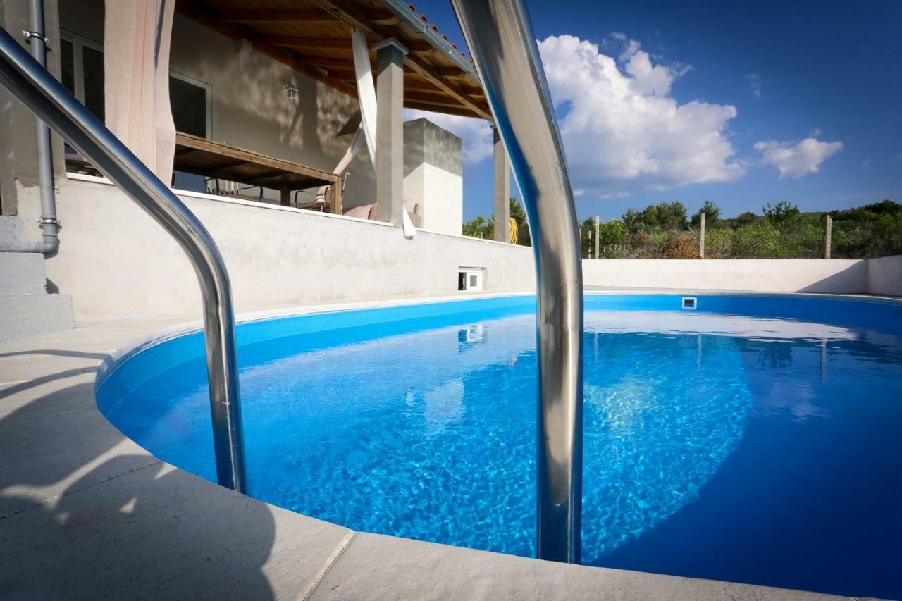 Villa Baras Garden - House With Pool Mirce Eksteriør billede