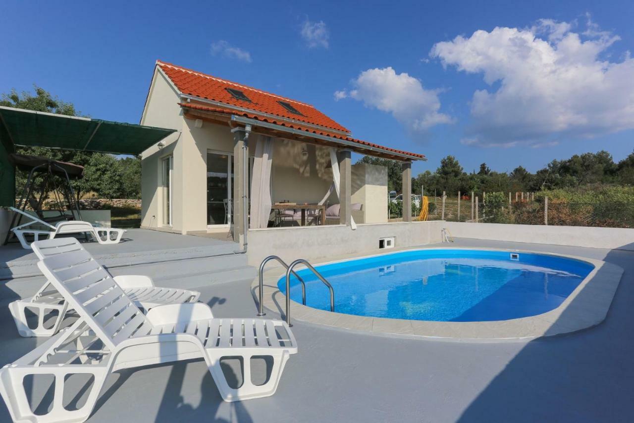 Villa Baras Garden - House With Pool Mirce Eksteriør billede